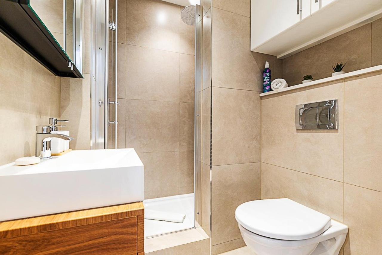 2-bed Charm Near Battersea Park Apartment